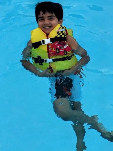 therapy smarts aquatic therapy child swimming the pool